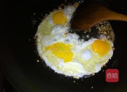 包菜炒饭的做法图解2