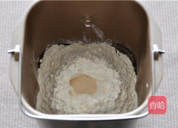 培根彩蔬薄脆披萨的做法图解2