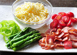 培根彩蔬薄脆披萨的做法图解6