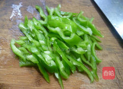 青椒榨菜炒毛豆的做法图解4