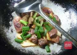 香干炒腊鸡腿的做法图解12