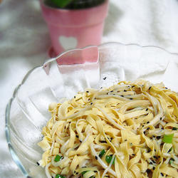 干豆腐拌金针菇的做法[图]