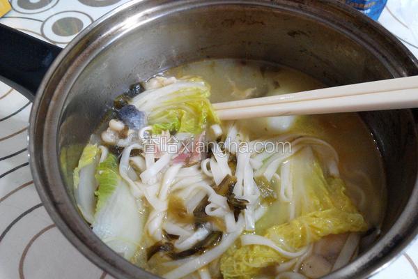 酸菜鸡丝面