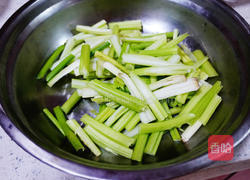 芹菜炒香干的做法图解1