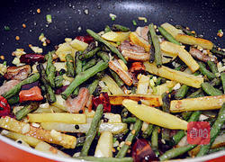 薯香干煸豇豆的做法图解7