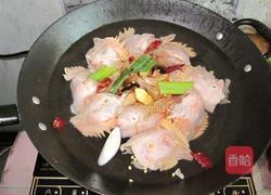 香辣酱鸡头的做法图解2