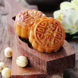 蛋黄莲蓉月饼的做法[图]