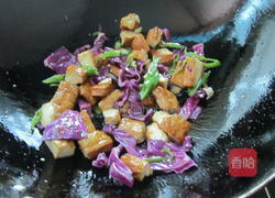 紫包菜炒卤豆腐的做法图解5