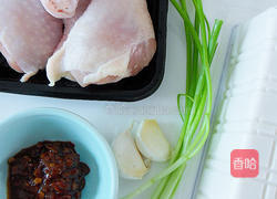 麻辣鸡腿豆腐的做法图解1