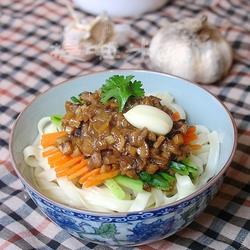 双菇炸酱面的做法[图]