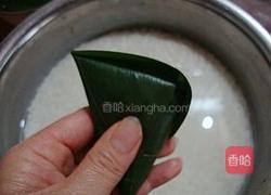 蜜枣牛角粽子的做法图解5