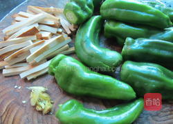 煎辣椒烧豆腐丝的做法图解2