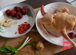 黄芪大枣鸽子汤的做法图解1