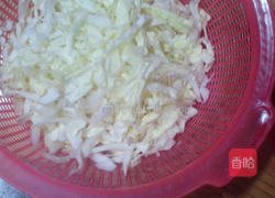 炝炒包菜丝的做法图解2