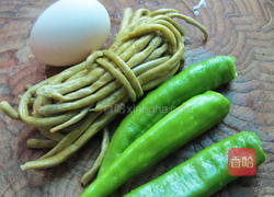 咸豆角炒蛋丝的做法图解1
