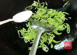 咸豆角炒蛋丝的做法图解3