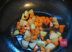 红萝卜炒土豆的做法图解5