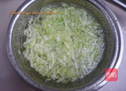 柠香包菜丝的做法图解5