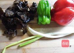 甜椒木耳肉丝的做法图解1