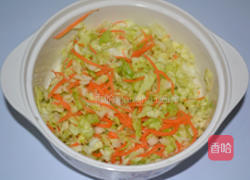 包菜胡萝卜酱肉包子的做法图解2