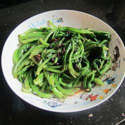 鲮鱼豆豉炒油麦菜的做法[图]