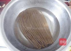 酸菜炒莜面的做法图解3