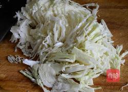 包菜炒大虾的做法图解1