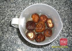 冬菇排骨芋头焖饭的做法图解2