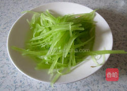 豆豉桃仁拌三丝的做法图解5