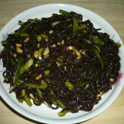 香拌蕨根粉的做法[图]