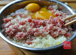 瑞典风味茄汁肉丸的做法图解2