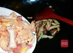 香菇焖土鸡的做法图解8