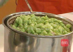 橄榄菜炒肉丁的做法图解3