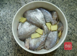 油炸黑鲳鱼的做法图解4