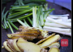 姜葱炒青蟹的做法图解2