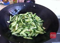 银耳黄瓜炒肉的做法图解5