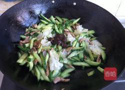 银耳黄瓜炒肉的做法图解9