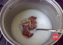 核桃猪肝粥的做法图解3