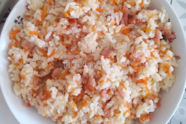 胡萝卜火腿炒米饭