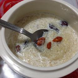 阿胶鲜奶炖燕窝的做法[图]