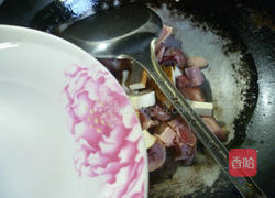 青椒香干炒腊鸡腿的做法图解7