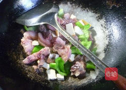 青椒香干炒腊鸡腿的做法图解11