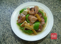 青椒香干炒腊鸡腿的做法图解12