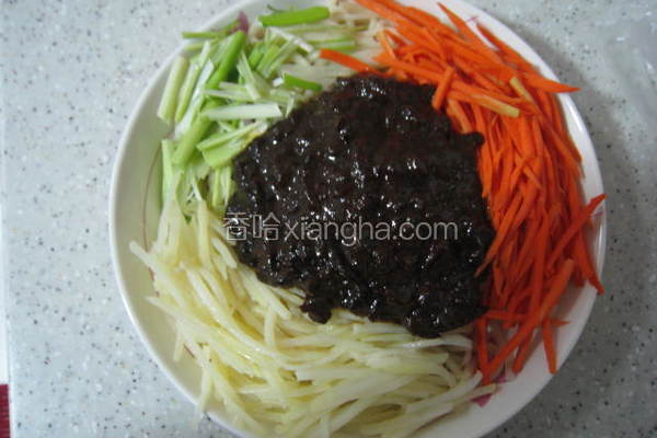 牛肉炸酱面