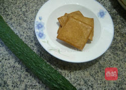 青瓜拌香干的做法图解1