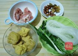 油豆泡粉丝鸡汤的做法图解1
