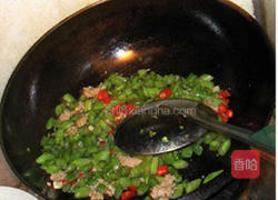 榄菜肉末四季豆的做法图解7