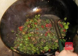 榄菜肉末四季豆的做法图解8