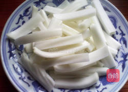 小炒香干白菜茎的做法图解3