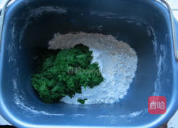 油泼辣椒菠菜面的做法图解3